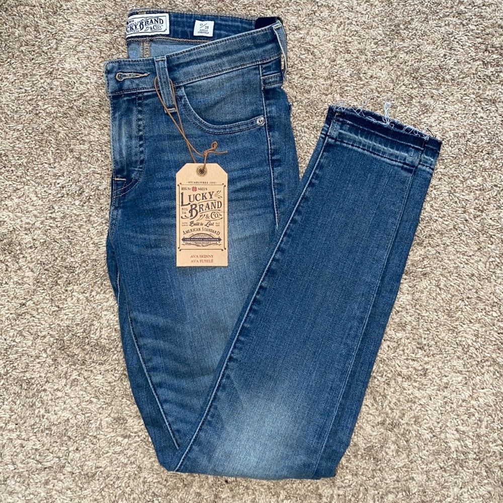 Brand new Lucky Brand Skinny Jeans.